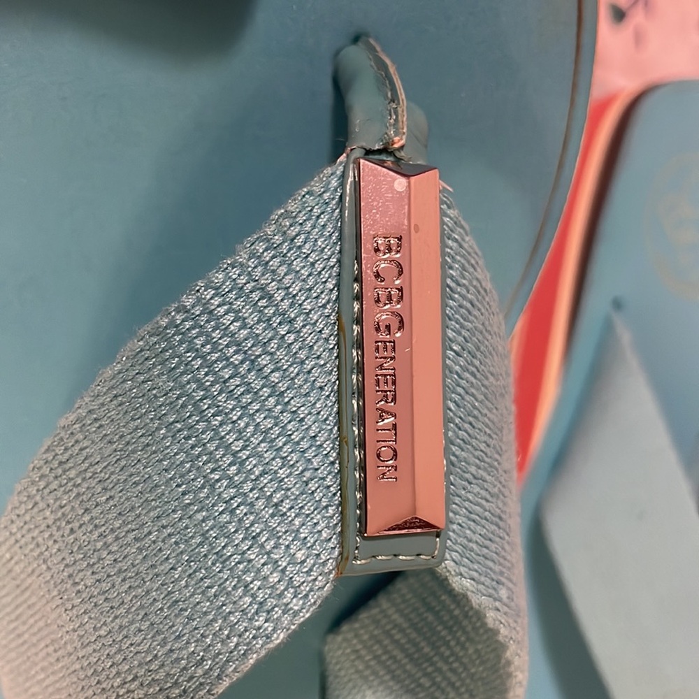 BCBGeneration Women's Blue Flip Flops - Picture 4 of 4